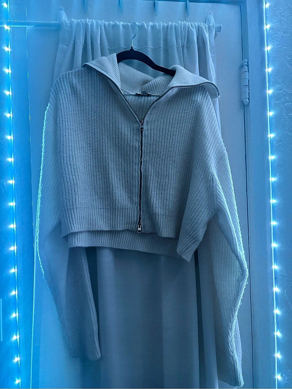 Don’t call me Jennyfer Cowl Neck Zip Sweater in White Size Large Like New